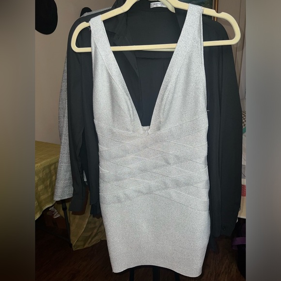 Missguided Silver Bandage Extreme Plunge Sparkle Mini Dress Size US Women 4 NWOT - Picture 2 of 6